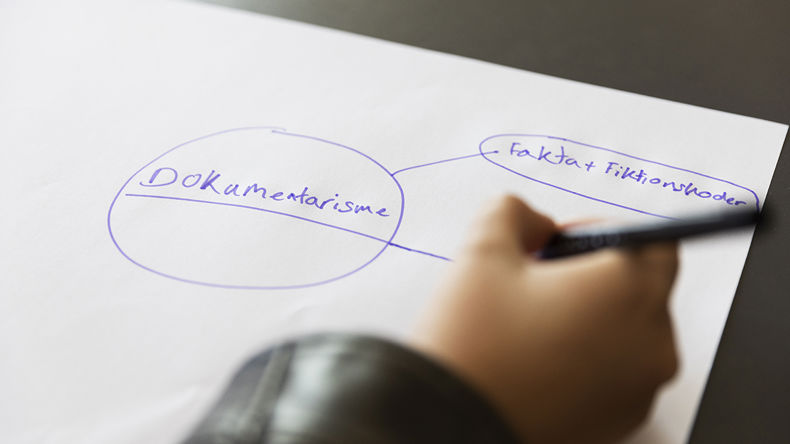 Elev tegner et mindmap 